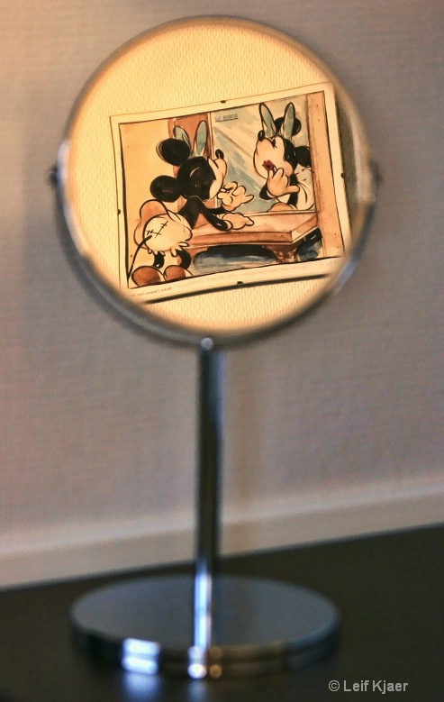 Mini Mouse In The Mirror