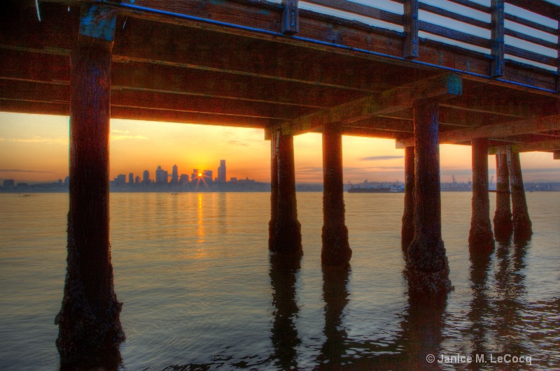 Seattle Sunrise - ID: 9795980 © Janice M. LeCocq