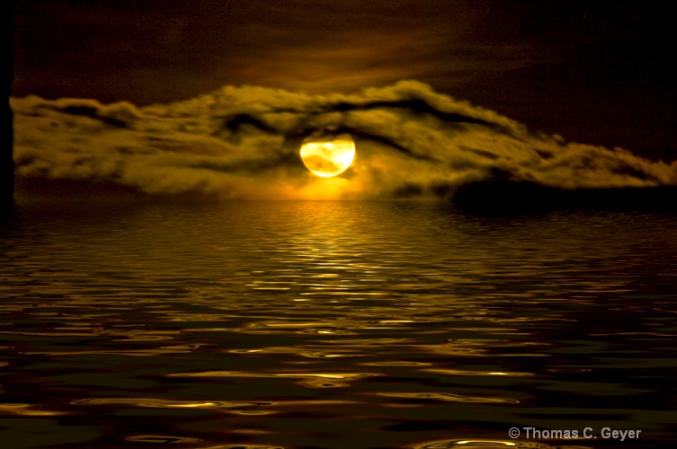  Moonrise - ID: 9843678 © Thomas C. Geyer