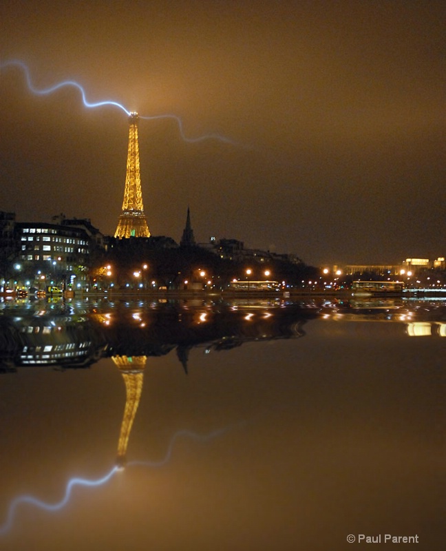 Paris Reflexion - ID: 9846758 © paul parent