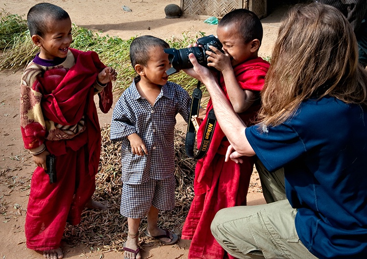 Dylan gives a photo lesson Myanmar (Burma)