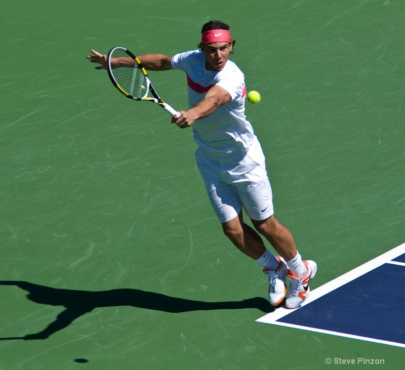 Rafael Nadal returning serve - ID: 9892678 © Steve Pinzon