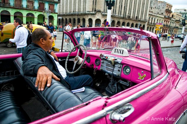 pink taxi - ID: 9995048 © Annie Katz