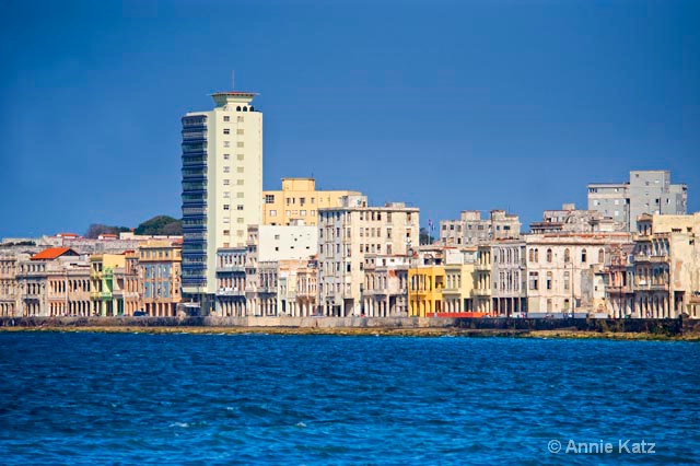 shoreline buildings - ID: 9995069 © Annie Katz