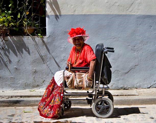 wheelchair cigar - ID: 9995302 © Annie Katz