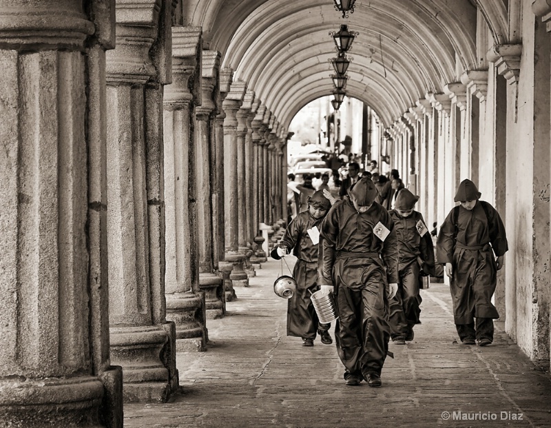 Boys and Traditions - ID: 10010635 © Mauricio Diaz