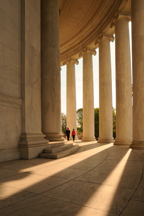 Jefferson Memorial couple