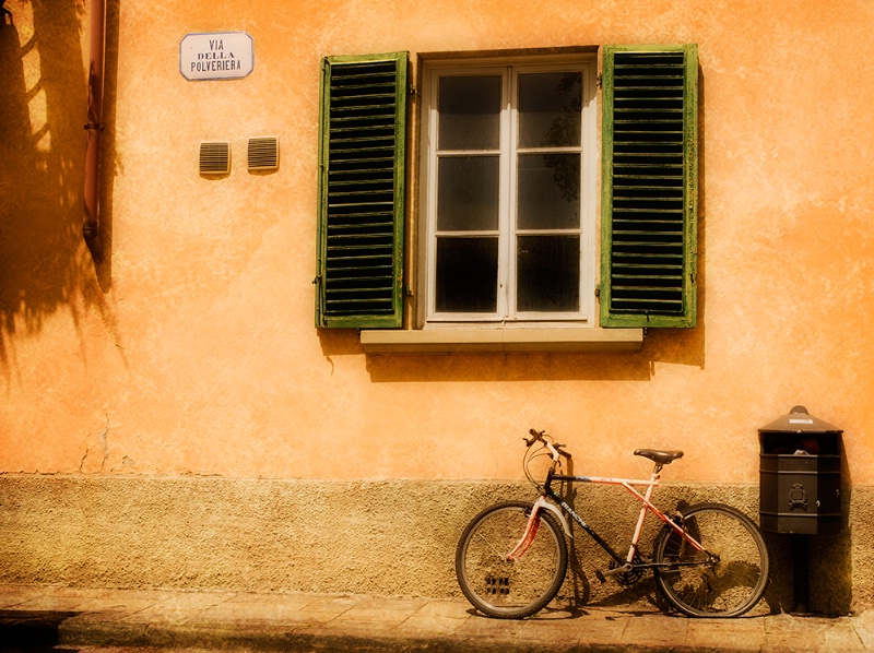 Left Flat in Lucca