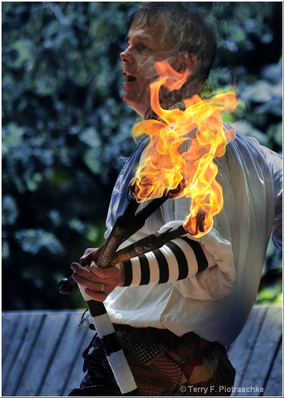 Flame Juggler - ID: 10251192 © Terry Piotraschke