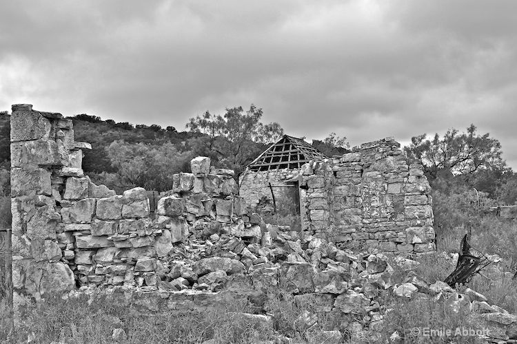 Ruins of West Texas Ranch - ID: 10305898 © Emile Abbott
