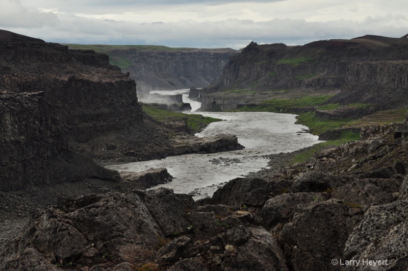 Gullfoss- Iceland's "Golden Waterfall" - ID: 10446853 © Larry Heyert