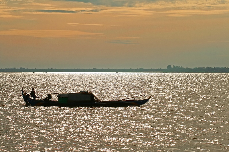 Mekong Fisherman - ID: 10455666 © Susan Gendron