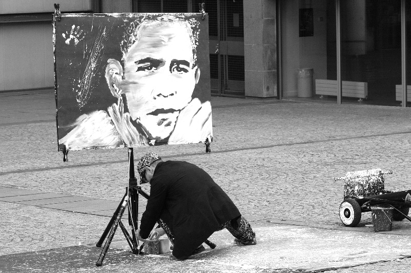 Barack at the Pompadou - ID: 10455753 © Susan Gendron