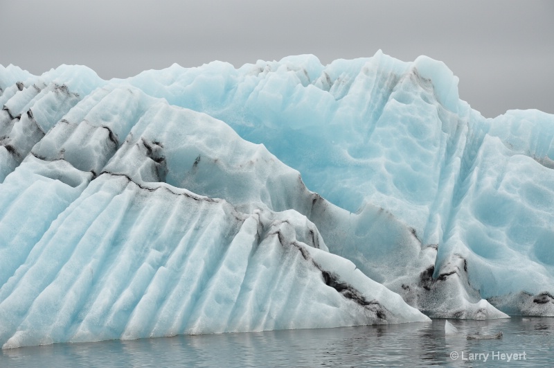 Iceland- Jokulsarlon Ice Lagoon - ID: 10464946 © Larry Heyert