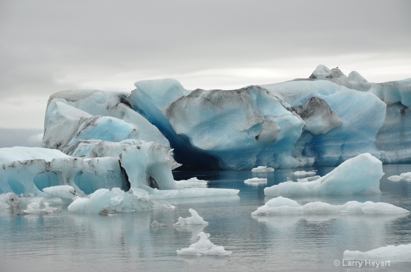 Iceland- Jokulsarlon Ice Lagoon - ID: 10464974 © Larry Heyert