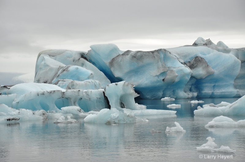 Iceland- Jokulsarlon Ice Lagoon - ID: 10464977 © Larry Heyert