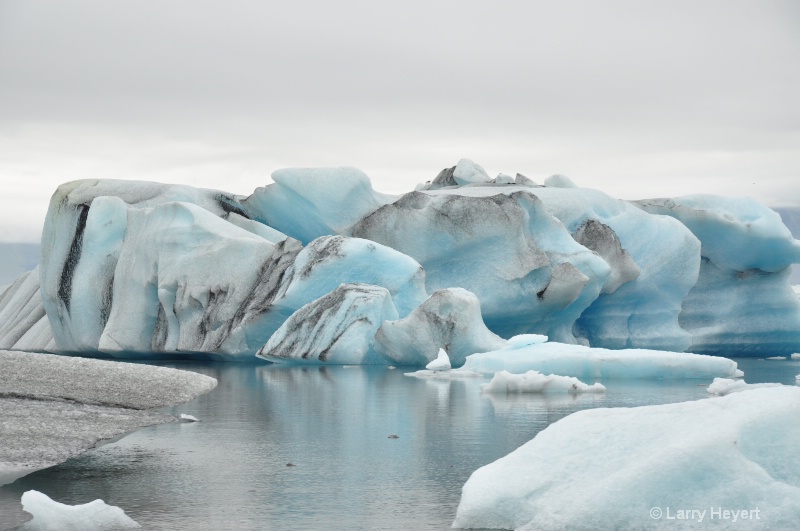 Iceland- Jokulsarlon Ice Lagoon - ID: 10464981 © Larry Heyert