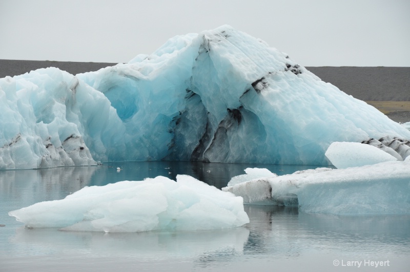 Iceland- Jokulsarlon Ice Lagoon - ID: 10464983 © Larry Heyert