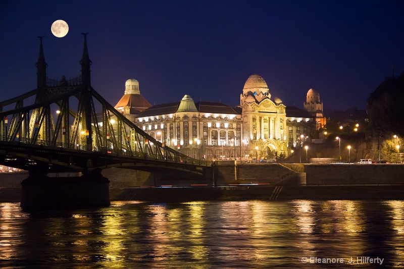 Budapest at night - ID: 10499755 © Eleanore J. Hilferty