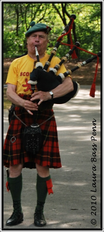 bag pipes - ID: 10512005 © Laura