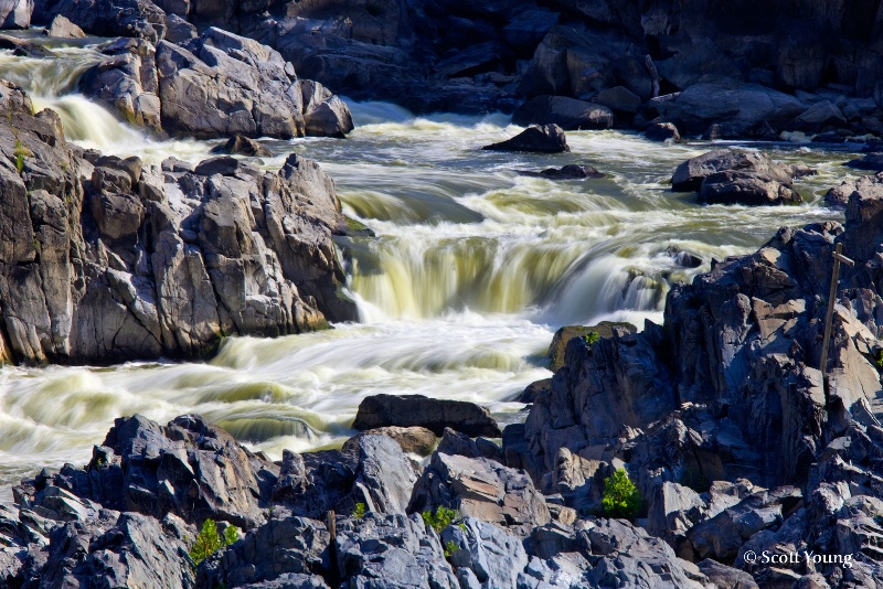 Great Falls; McLean, VA - ID: 10512546 © Richard S. Young
