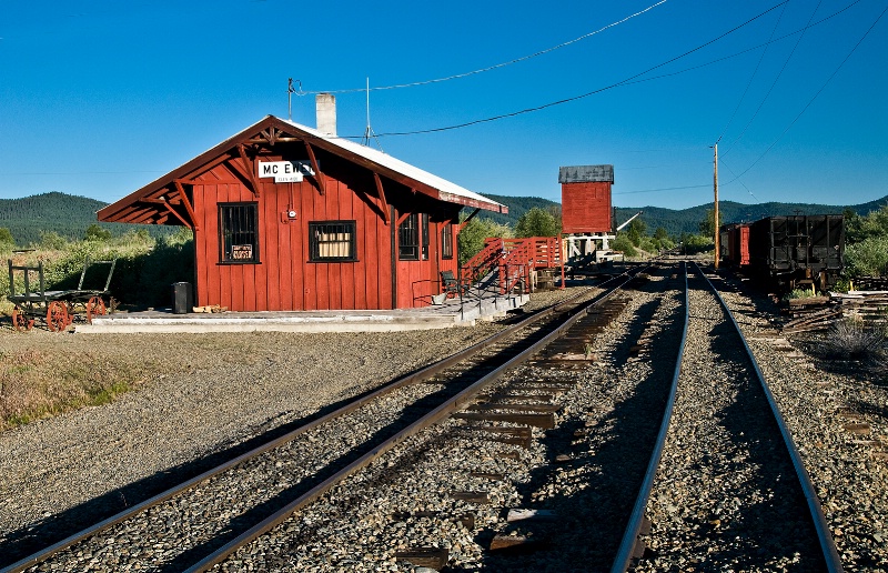 McEwen Depot, Oregon - ID: 10541695 © Denny E. Barnes