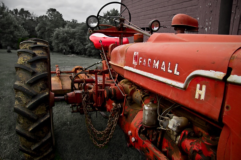 Farmall Tractor - ID: 10570182 © Chris Budny