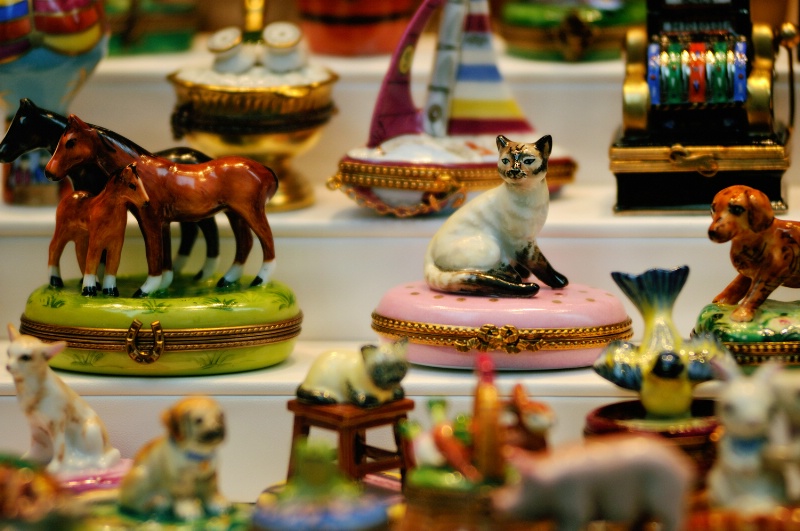 Miniatures at a NY shop window