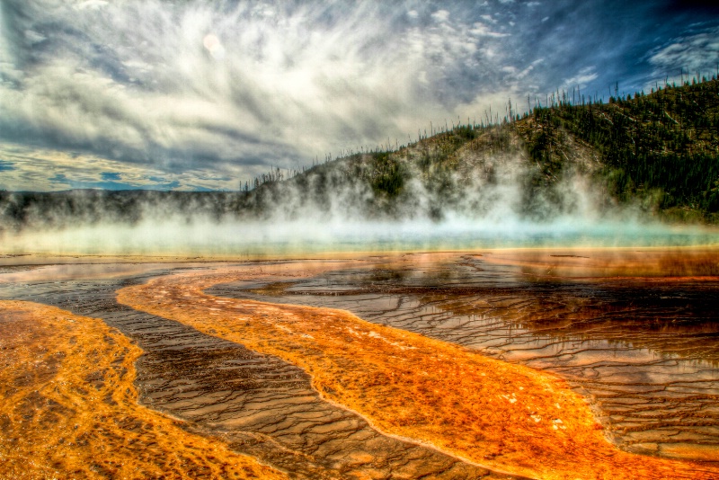Geyser pool Yellowstone