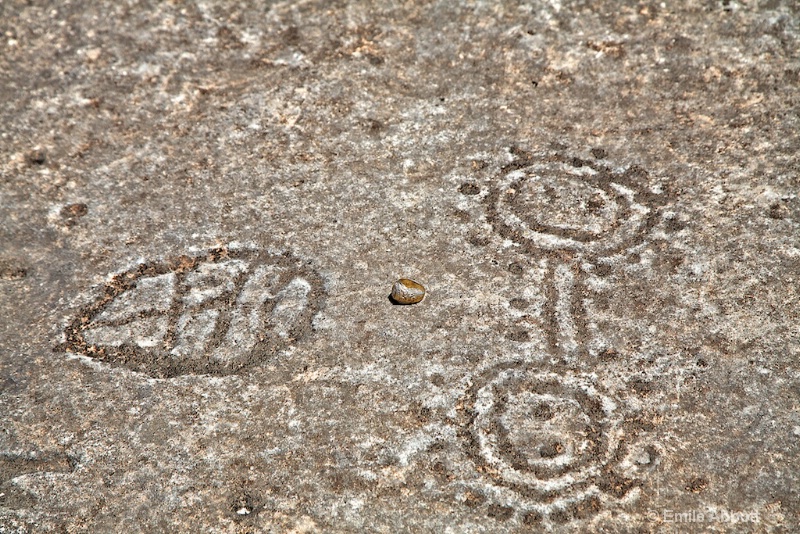 Discrete Geometric Petroglyphs - ID: 10682186 © Emile Abbott