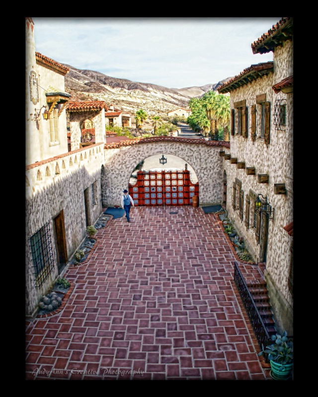 Scotty's Courtyard - ID: 10695921 © JudyAnn Rector