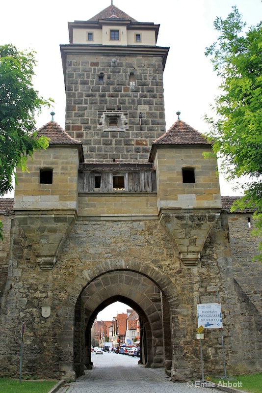Gateway to Romantic walled city of Rothenburg - ID: 10821329 © Emile Abbott