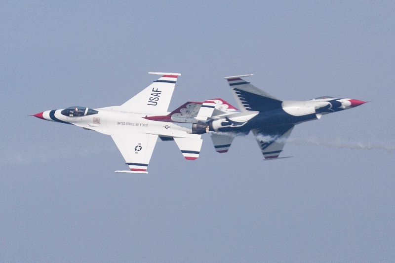 USAF Thunderbirds Knife Edge Pass
