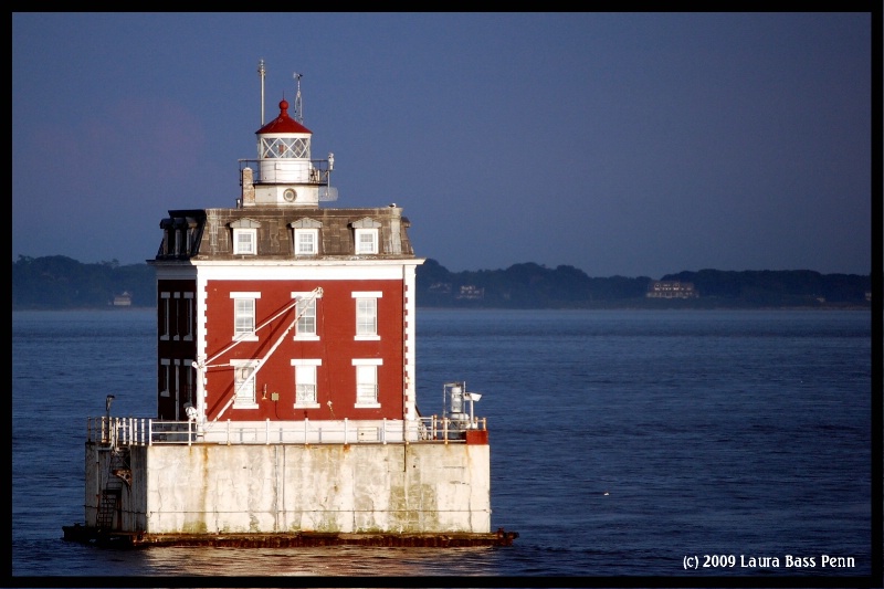 lighthouse near bridgeport - ID: 10870440 © Laura
