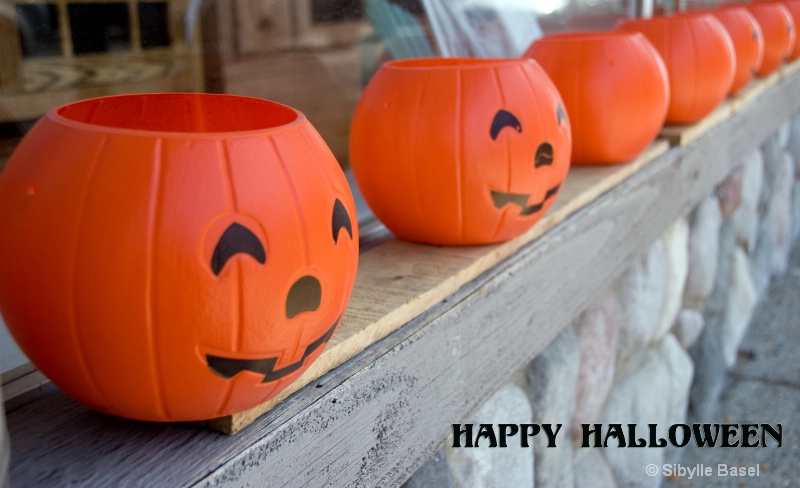 Pumpkins in a row - ID: 10941089 © Sibylle Basel