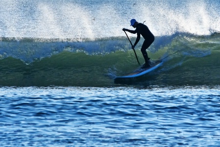 paddle surfing