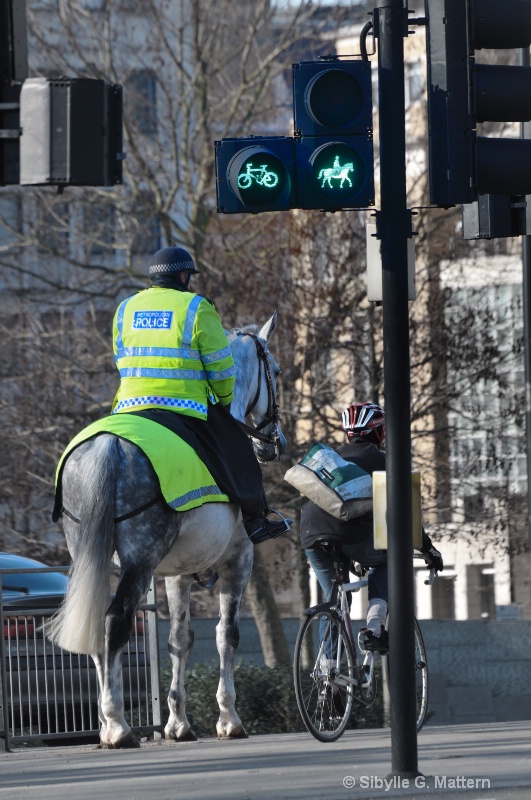 London traffic lights - ID: 10968207 © Sibylle G. Mattern