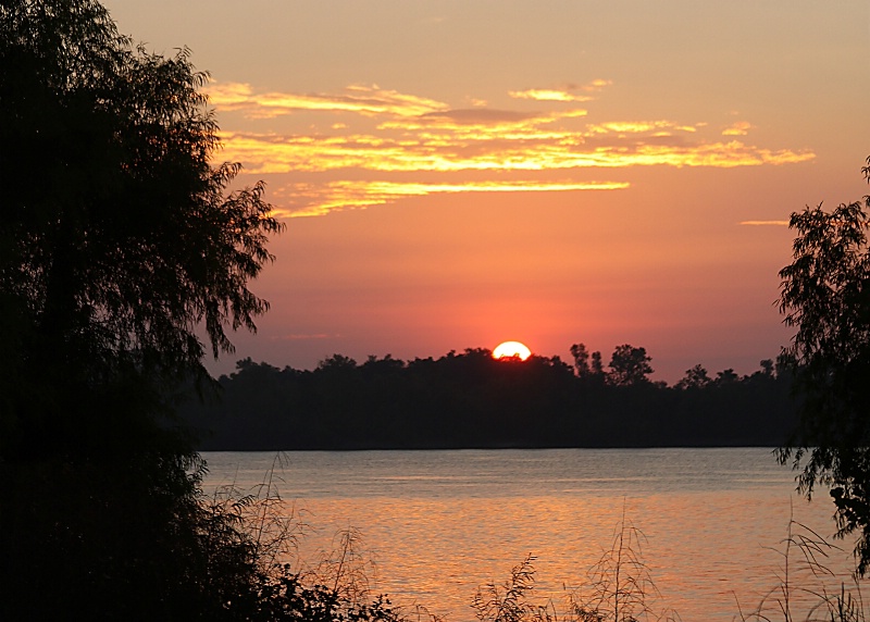 Sunrise Over The Mississippi