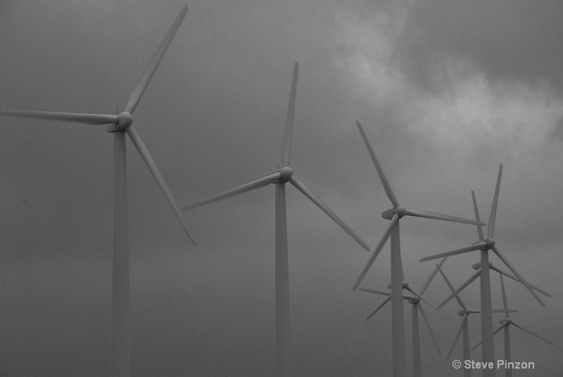 Wind turbines in Palm Springs - ID: 11068203 © Steve Pinzon