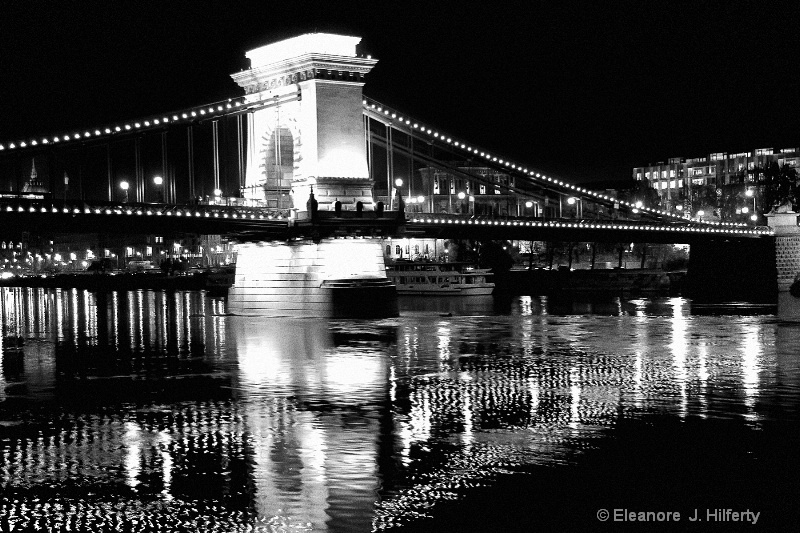 Budapest at night 3 - ID: 11137969 © Eleanore J. Hilferty