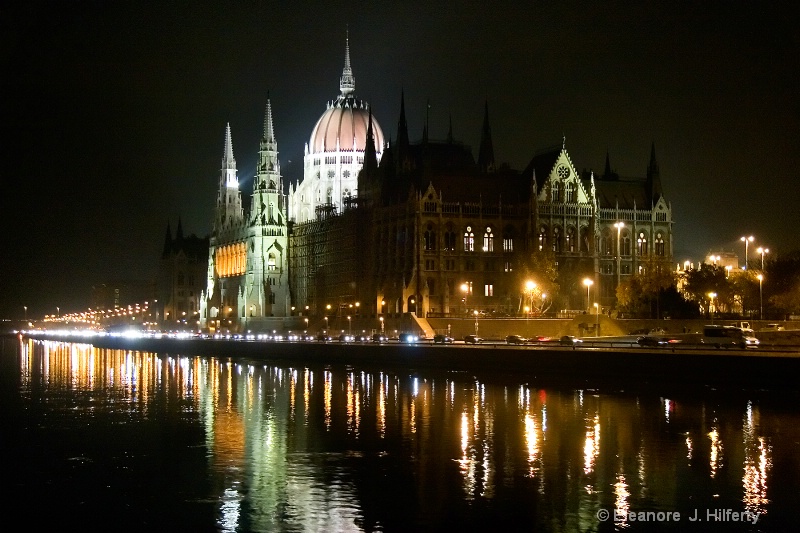 Budapest at night 4 - ID: 11137972 © Eleanore J. Hilferty