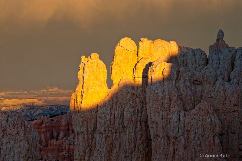 first light on peaks of bryce - ID: 11214089 © Annie Katz