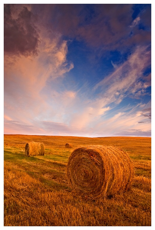 Bales & Southern Saskatchewan sky - ID: 11282705 © Jim D. Knelson