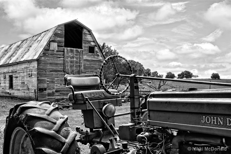 Tractor, Barn
