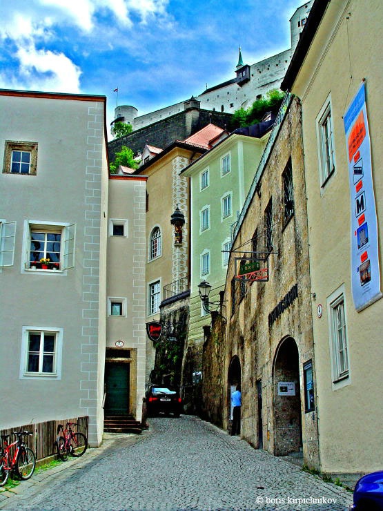 Narrow Street_2