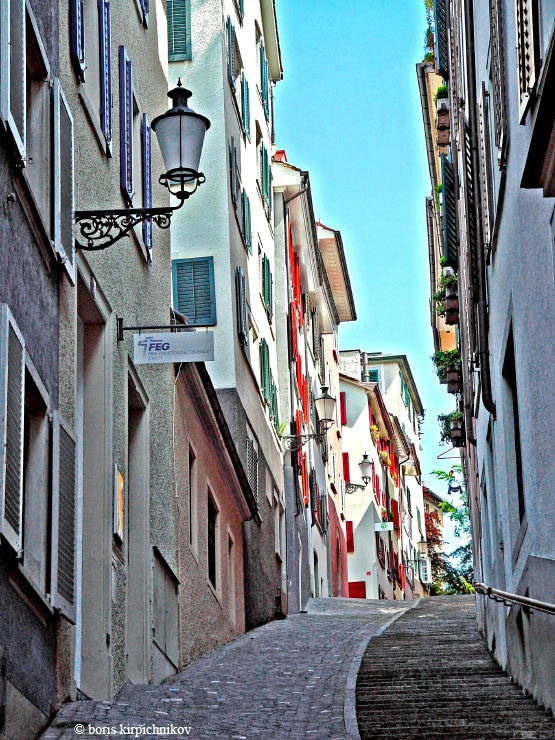 Narrow Street_3