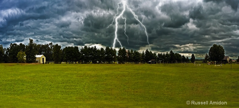 Lightning on the pasture