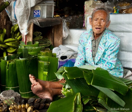 Seller of banana leaf