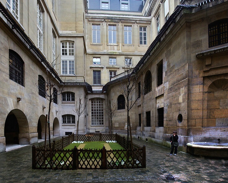 Courtyard by La Conciergerie