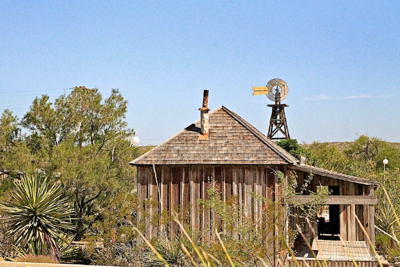 Langtry Windmill, west Texas - ID: 11557974 © Emile Abbott